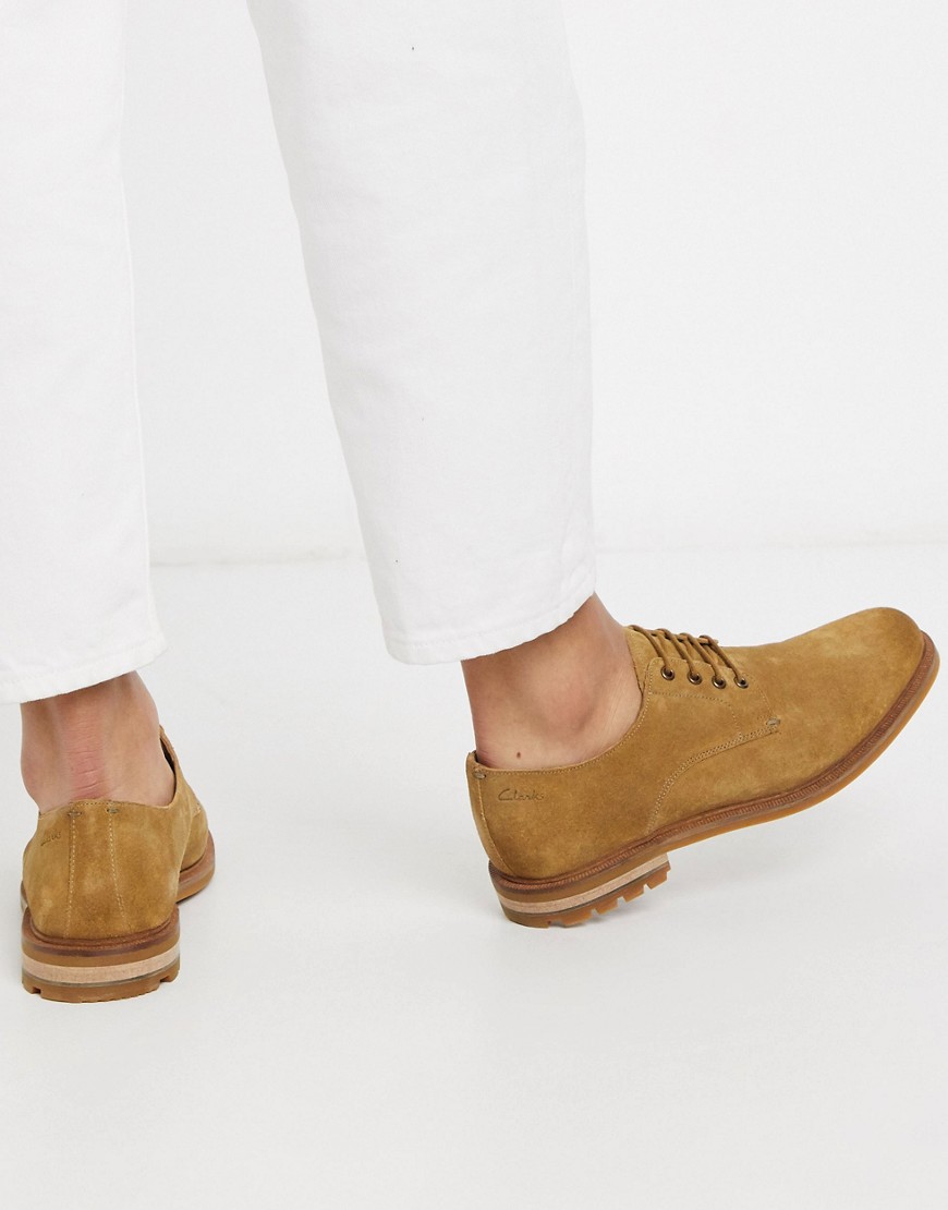 Clarks - Foxwell - Suède schoenen met vetersluiting in beige
