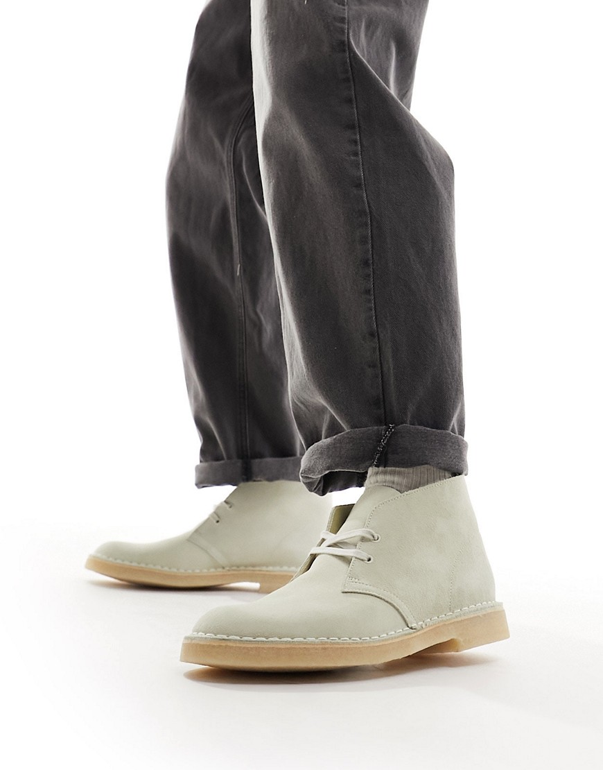 clarks originals desert boots in off white suede