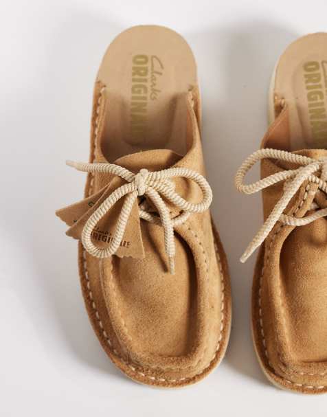 Clarks Originals - Nomad - Gyldenbrune mules i ruskind - view 1