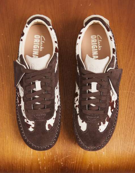 Clarks Originals – Tor Low – Schuhe mit braunem Kuhfellmuster - view 1
