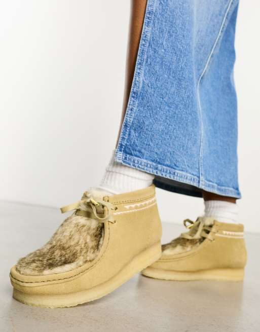 Clarks Originals Wallabee boots in tan faux fur | ASOS