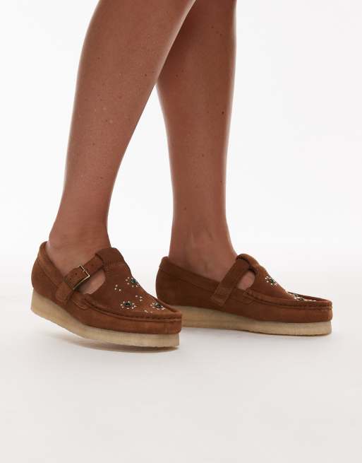 Clarks Originals - Wallabee - Brune sko med T-rem og udsmykning i ruskind