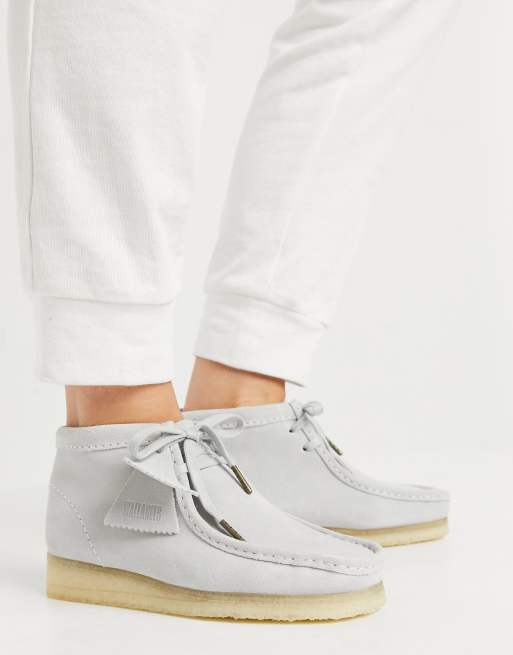 Grey suede shop clarks wallabees