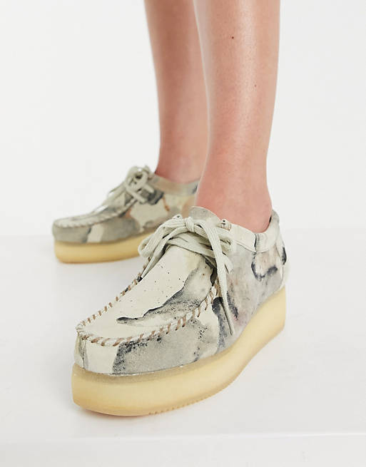 Clarks Originals – Wallacraft – Naturvita låga flatform-skor med kamouflagemönster