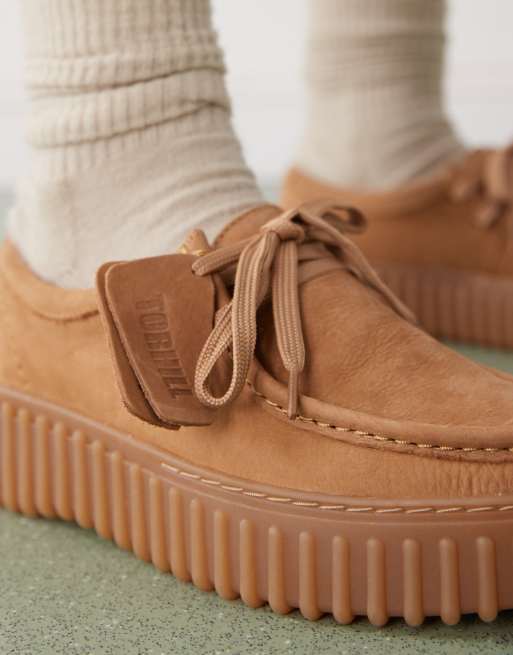 Clarks Torhill Bee buty w jasnobrązowym nubuku, 3 z 4