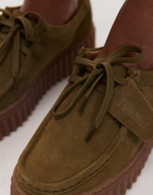 Clarks - Torhill Bee - Chaussures en daim - Olive, 2 de 4