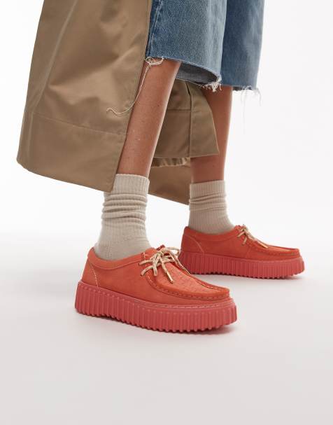 Clarks – Torhill Bee – Korallröda skor i mocka - view 1