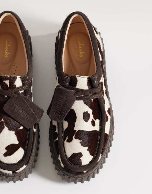 Clarks - Torhill Bee - Schoenen met koeienprint, 3 van 4