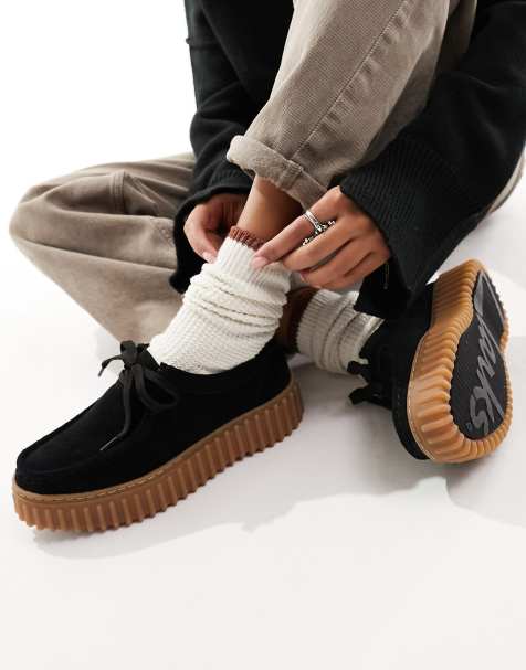 Clarks - Torhill Bee - Schoenen van suède in zwart - view 1