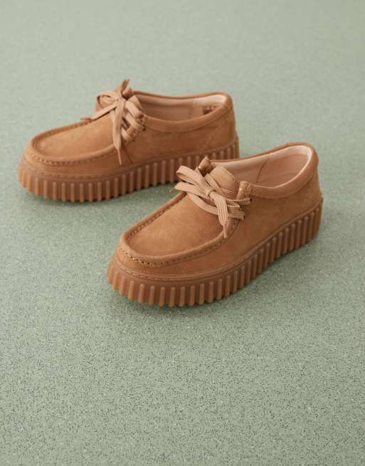 Clarks Torhill Bee Schuh in Hellbraun aus Nubuk, 2 von 4