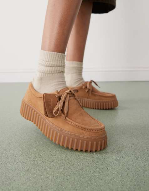 Clarks Torhill Bee shoe in light tan nubuck - view 1