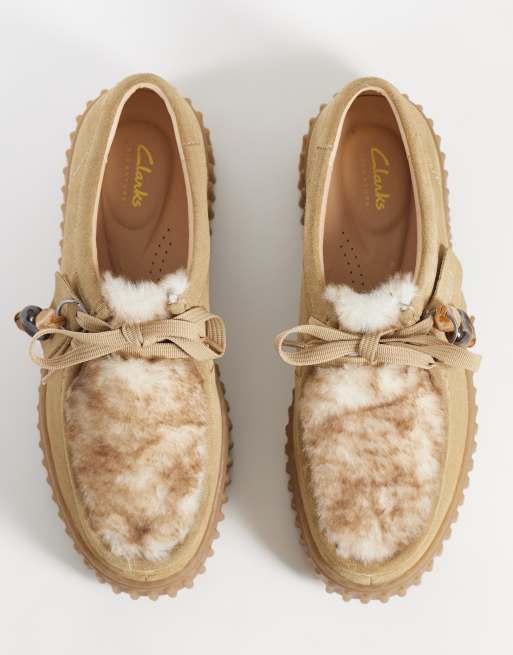 Clarks Torhill Bee shoes in warm sand suede, 4 of 4