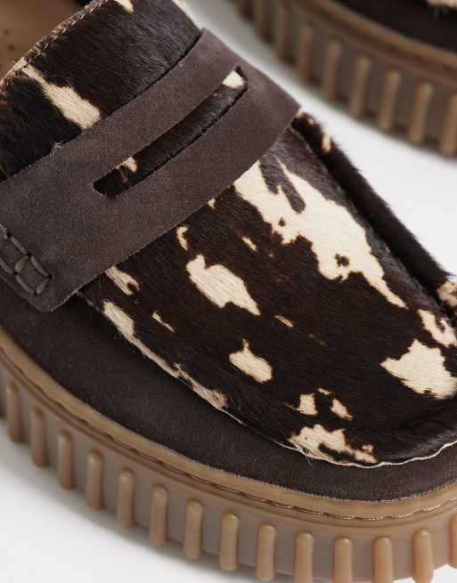 Clarks - Torhill - Chaussures style mocassins à imprimé vache - Marron, 3 de 4