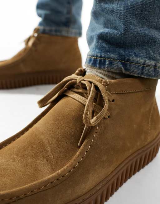 Clarks – Torhill – Ciemnopiaskowe zamszowe botki za kostkę, 3 z 4