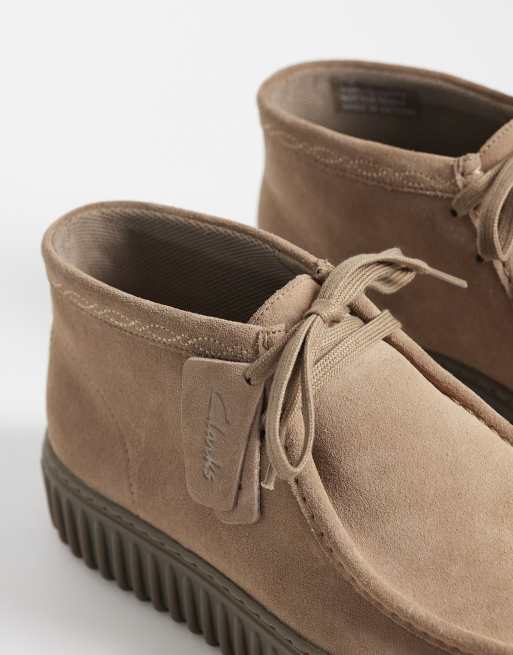 Clarks Torhill Hi shoes in stone suede, 3 of 4