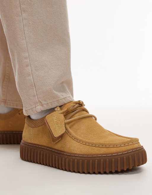 Clarks - Torhill - Lage schoenen van suède in goudbruin, 2 van 4