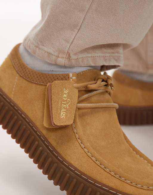 Clarks - Torhill Lo - Gyldenbrune sko i ruskind, 3 af 4