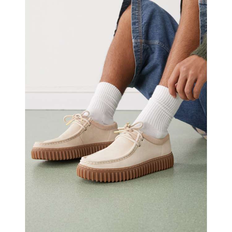 Clarks Torhill lo shoes in ecru suede | ASOS
