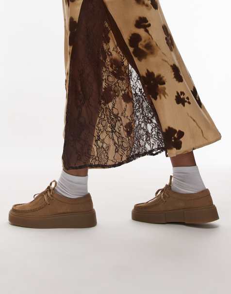 Clarks – Torview – Piaskowe zamszowe buty z chwostami - view 1
