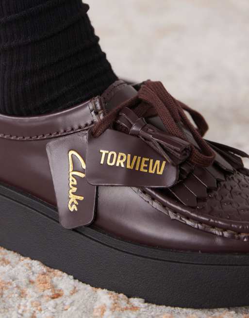 Clarks Torview Schuh aus Leder mit Fischgrätenmuster und Quaste in Dunkelviolett, 3 von 4