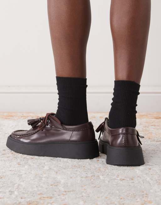 Clarks Torview Schuh aus Leder mit Fischgrätenmuster und Quaste in Dunkelviolett, 4 von 4