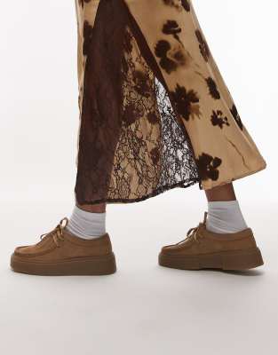 Clarks - Torview - Schuhe aus Veloursleder in dunklem Sandbraun mit Quaste in Tweed-Optik-Weiß