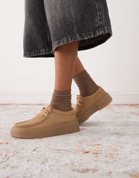 Clarks - Torview - Suède schoenen in donker zandkleur - view 1