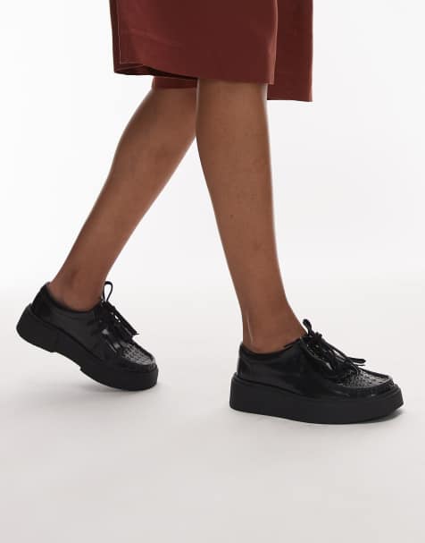 Clarks – Torview – Svarta skor i läder med tofs och fiskbensmönstrad detalj - view 1