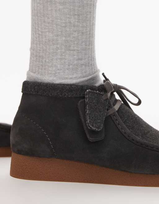 靴 Clarks Wallabee Boot Dark Grey Sde CLARKS Wallabee Boot Dark Grey Sde Dark Grey Sde
