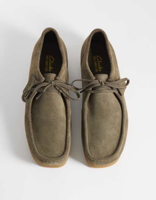 Clarks Wallabee EVO shoes in dark olive suede, 2 of 4