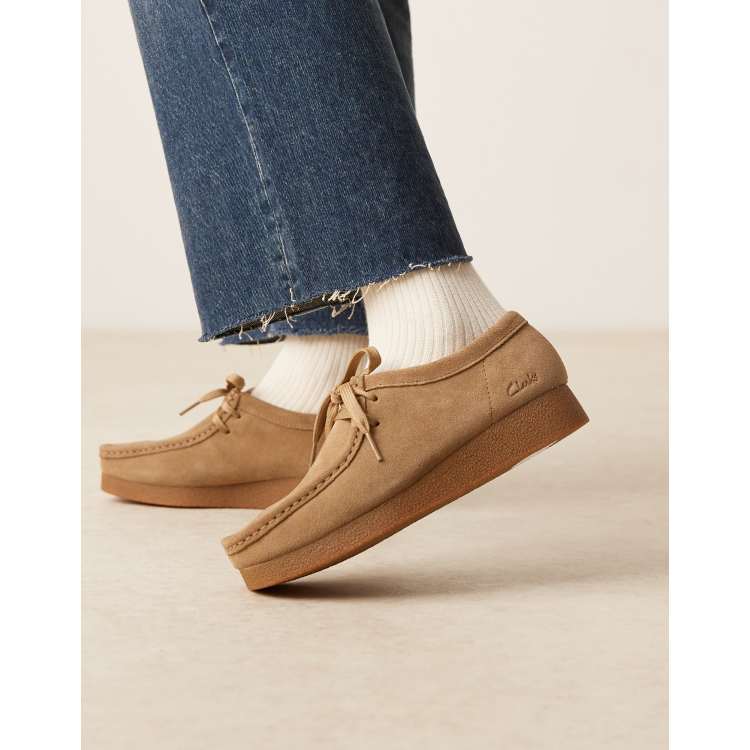 Clarks - Wallabee - Schoenen van donkerbruin suede | ASOS