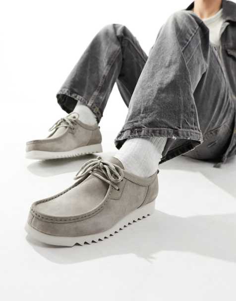 Clarks – Wallabee – Szare zamszowe buty - view 1