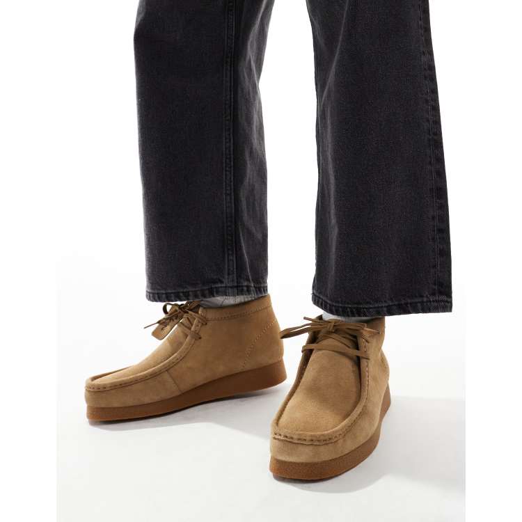 Clarks Wallabes EVO BT in dark sand | ASOS
