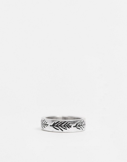 Classics 77 band ring in silver with leaf engraving