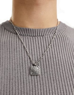 crochet pendant chain necklace in silver