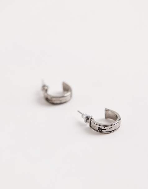 Classics 77 engraved hoop earrings in silver - view 2