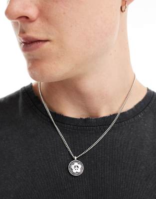 Classics 77 Flower Peace Pendant Necklace In Silver In Metallic