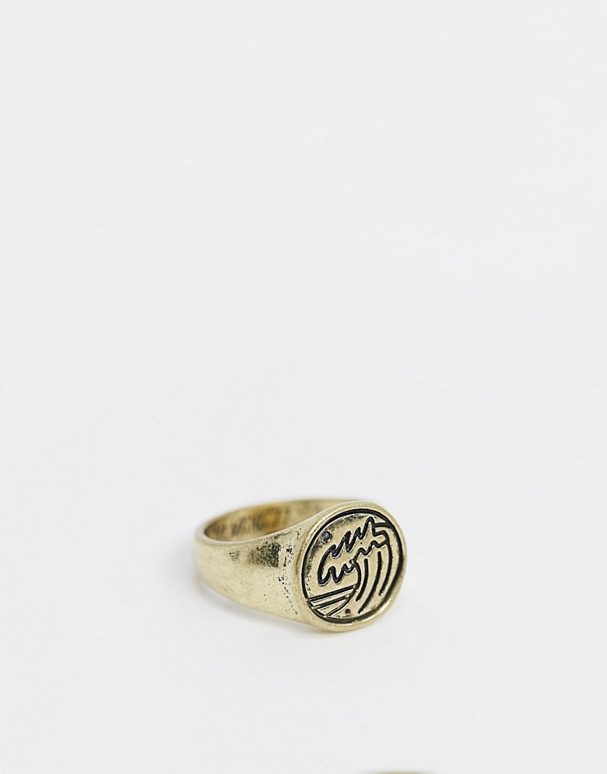 Classics 77 gold signet ring with waves engraving