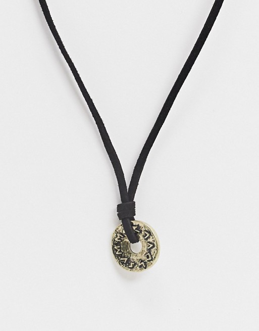 Classics 77 neckchain in black suede with burnished gold pendant