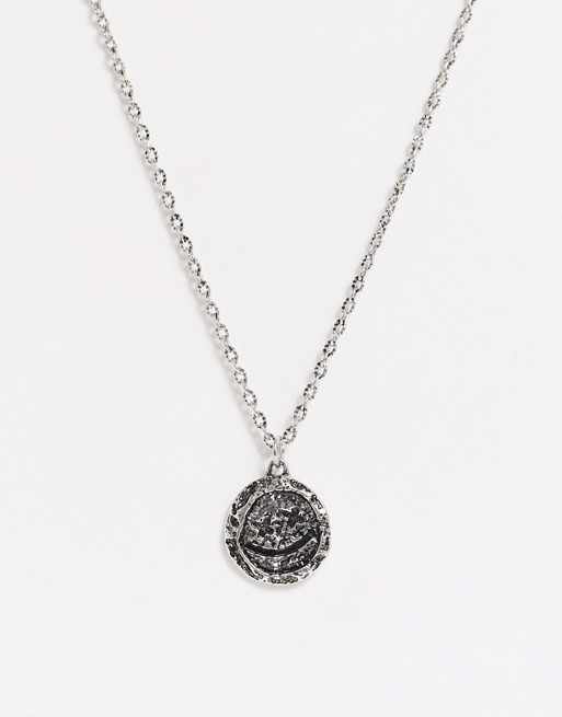 Classics 77 neckchain in silver with coin and face engraving