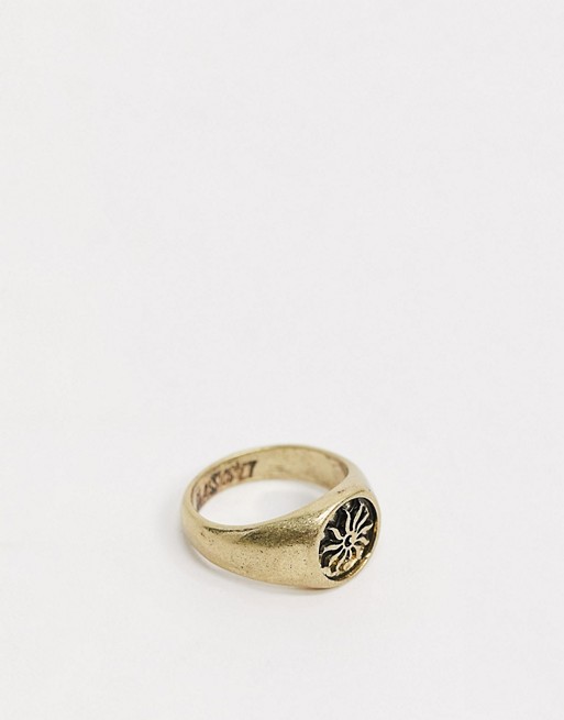 Classics 77 signet ring with sun engraving in gold