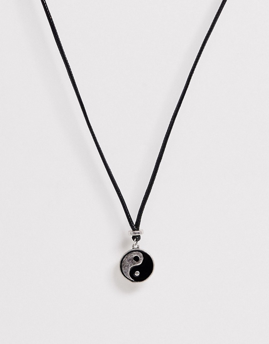 Classics 77 yin and yang pendant neck chain in black