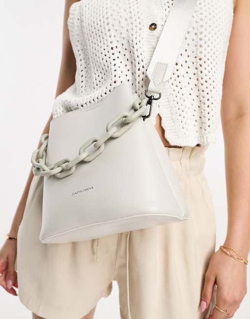 Bucket bag 2024 with chain detail