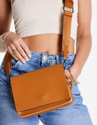 Claudia Canova cross body grab bag with chunky chain in tan - ASOS Price Checker