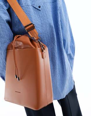 drawstring shoulder bag in tan-Brown