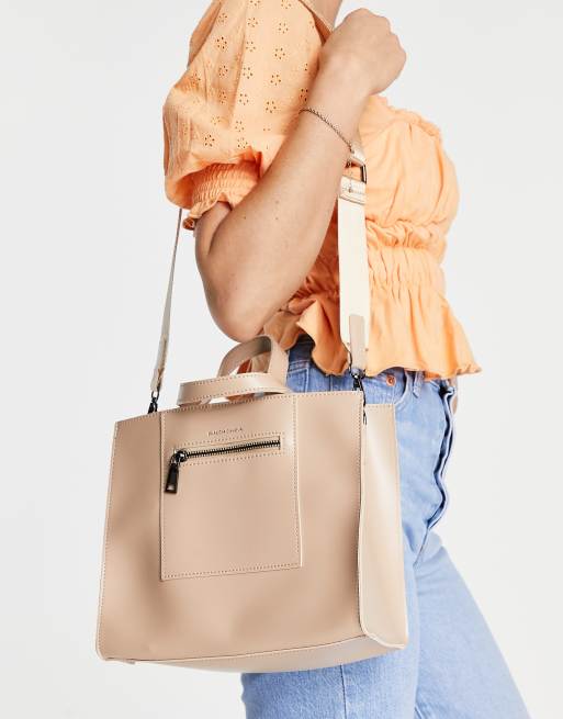 Claudia Canova – Eckige Handtasche in Sand mit Griff oben
