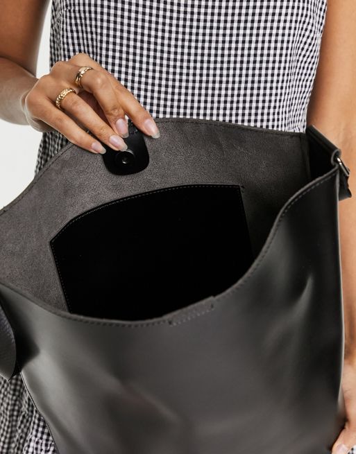 Claudia Canova large bucket bag in black