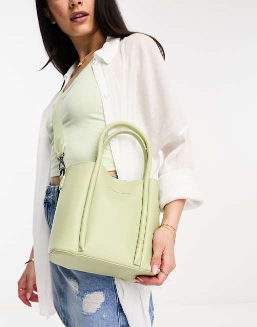 Claudia Canova – Miękka zielona torebka crossbody z odpinanym paskiem