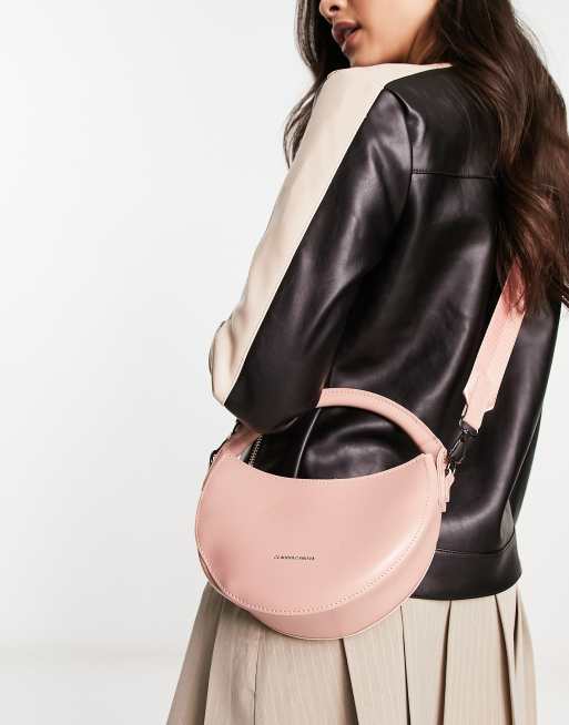 Claudia Canova – Różowa torebka w kształcie półksiężyca z paskiem crossbody