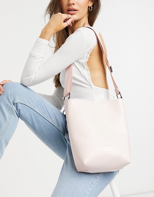 Claudia Canova small bucket bag in pale pink